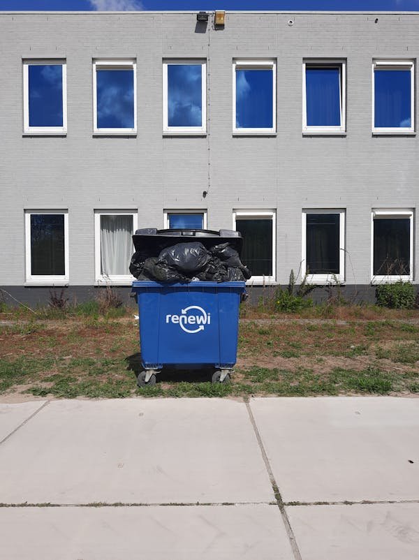 Site spécialisé en collecte, traitement et valorisation des déchets pour professionnels